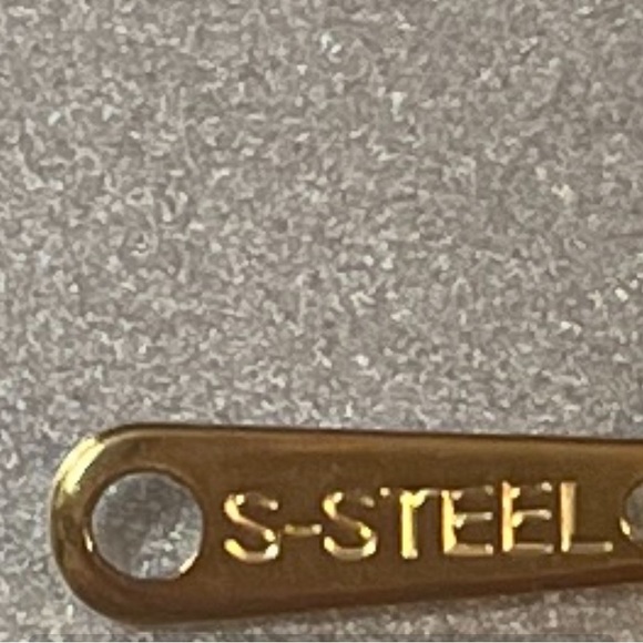 Elegant Gold and Crystal Cross Pendant Necklace - Picture 4 of 9